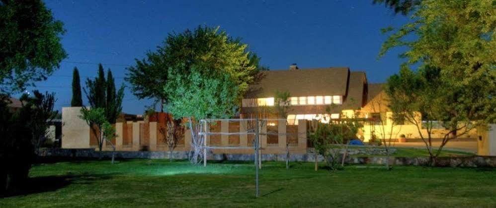 Desert Rose Bed And Breakfast Котънууд Екстериор снимка